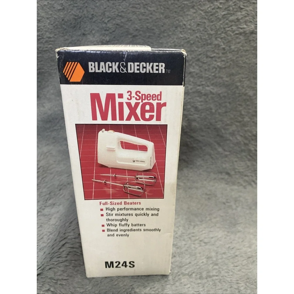 Vintage Black And Decker M24S 3‎ Speed Handheld Electric Mixer White New Retro
